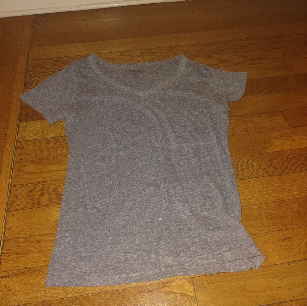 basic grey v neck tee from the brand "vintage" size small